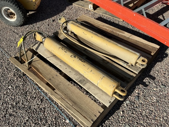 (2) Hydraulic Cylinders