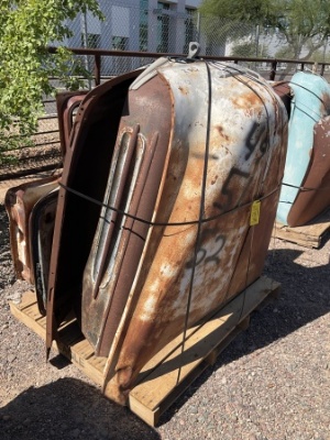 Pallet Of Assorted Vehicle Body Parts