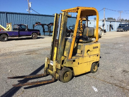 CLARK 2000 LB PROPANE FORKLIFT (2 STAGE, SOLID TIRES)