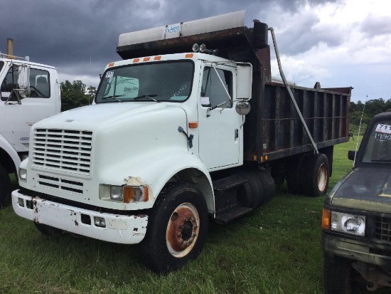 1993 INTERNATIONAL 3700 DUMP TRUCK (7 SPD, CUMMINS DIESEL, 16FT BED W/42 IN SIDES, SWING GATE,