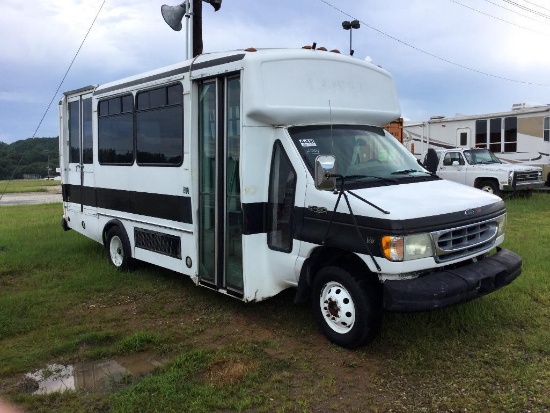 2001 FORD E450 W/ CHAMPION BUS BODY (POWERSTROKE TURBO DIESEL, AT), MILES READ 420797,