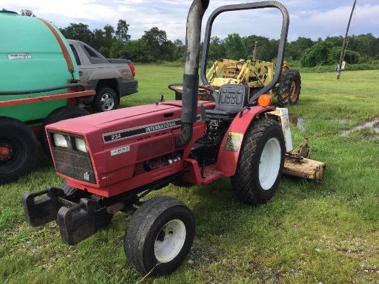 INTERNATIONAL 234 TRACTOR (3 CYL DIESEL, TURF TIRES, HR METER NOT WORKING, 3PH, WEIGHTS, NEW