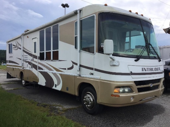 2002 DAMON INTRUDER MOTOR HOME (37 FT, AT, 8.1L, GMC WORK HORSE ENGINE, 2 SUPER SLIDES, BACK UP