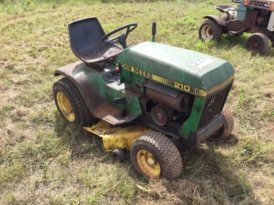 JOHN DEERE 210 RIDING MOWER (DOES NOT RUN)