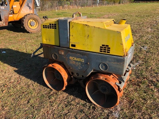 BOMAG VIBRATORY COMPACTOR (DIESEL, 33 IN, MODEL BW8 ST, SN-101720020548)