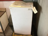 MAGIC CHEF REFRIGERATOR