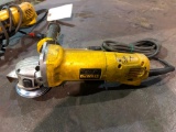 DEWALT ELECTRIC SIDE GRINDER (4.5in) WORKING CONDITION