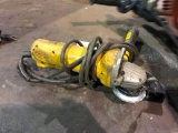 DEWALT ELECTRIC SIDE GRINDER (4.5in) WORKING CONDITION