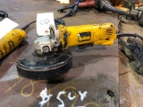DEWALT ELECTRIC SIDE GRINDER (4.5in) WORKING CONDITION