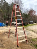 10ft LOUISVILLE FIBER GLASS STEP LADDER