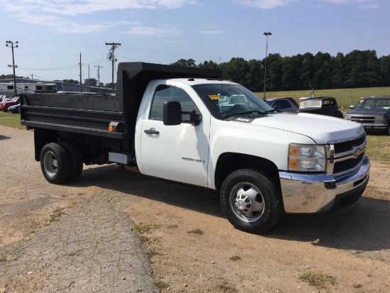 2009 CHEV 3500 HD FLATBED DUMP TRUCK (AT, 6.0L VORTEC, 10ft ELECT DUMP BED, 2WD, MILES READ-132978,