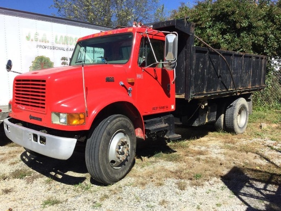 1999 INTERNATIONAL 4900 DUMP TRUCK