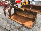 FRONT END BUCKET W/GRAPPLE 66