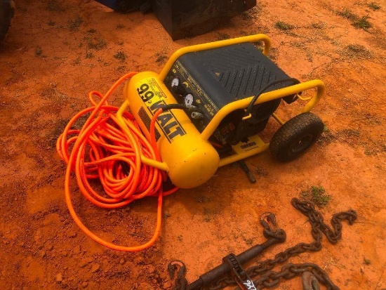 DEWALT PORTABLE AIR COMPRESSOR