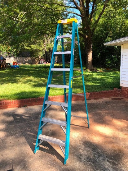 WERNER 8 FT FIBERGLASS STEP LADDER