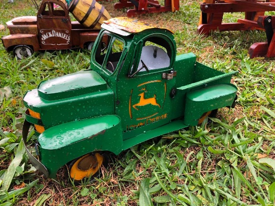 JOHN DEERE METAL TRUCK YARD ART