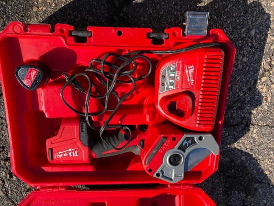MILWAUKEE PVC CORDLESS PIPE CUTTER