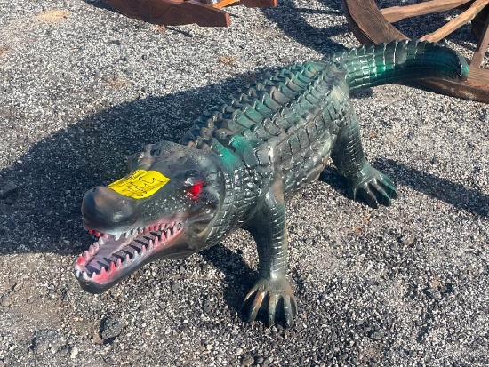 ALLIGATOR ALUMINUM YARD ART (70")