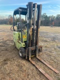 CLARK PROPANE FORKLIFT **RUNS & DRIVES**