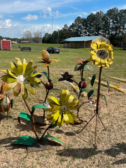 4PC FLOWER METAL YARD ART