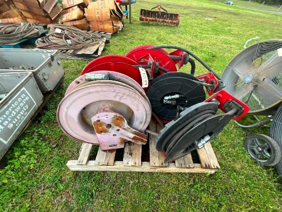 PALLET WITH 5 HOSE REELS WITH HOSE