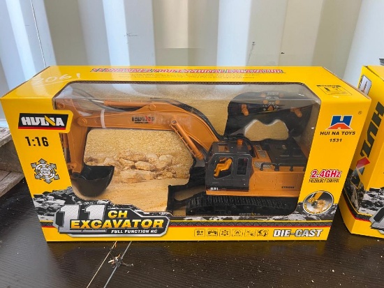 REMOTE CONTROL EXCAVATOR (1:16 SCALE, 11 CHANNEL)