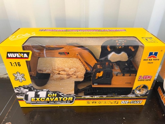 REMOTE CONTROL EXCAVATOR (1:16 SCALE, 11 CHANNEL)