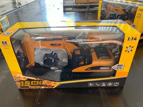 REMOTE CONTROL EXCAVATOR (15 CHANNEL, 1:14 SCALE)