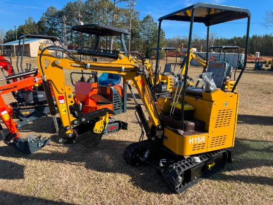 UNUSED AGT H15R MINI EXCAVATOR (GAS MOTOR, MANUAL