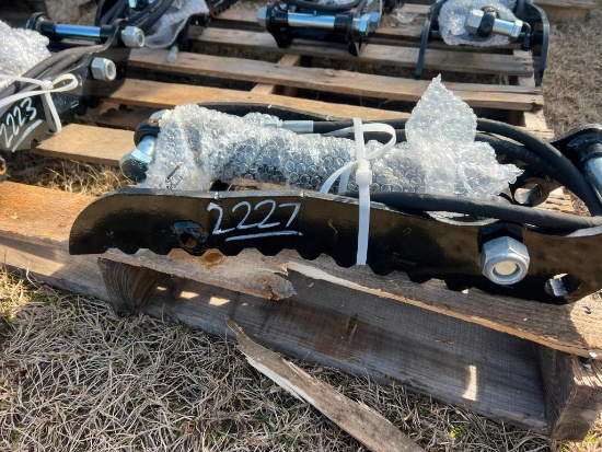 UNUSED HYDRAULIC THUMB FOR MINI EXCAVATOR