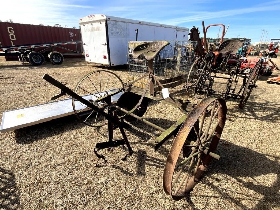 ANTIQUE BEDDING PLOW