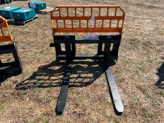 UNUSED LANDHONOR SKID STEER PALLET FORK (42 INCH, 4000 LB FORK RATING)