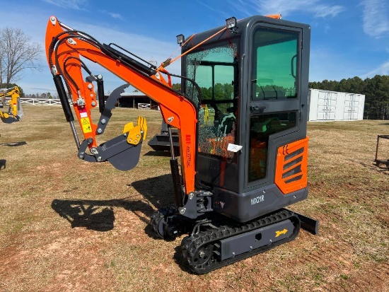 UNUSED AGT MX21R MINI EXCAVATOR W/CAB *FRONT GLASS WAS BUSTED DURING TRANSPORT*