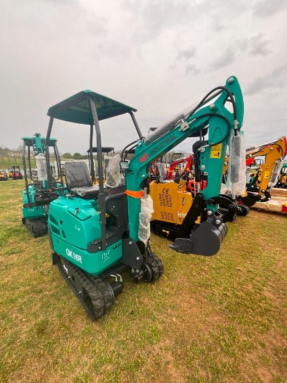 AGT QK16R MINI EXCAVATOR (15HP, HYD THUMB, 38"