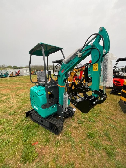 AGT QK16R MINI EXCAVATOR (15HP, HYD THUMB, 38"