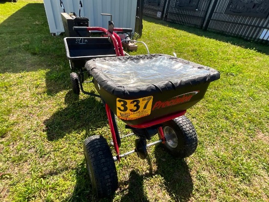 PRECISION SPREADER W/COVER