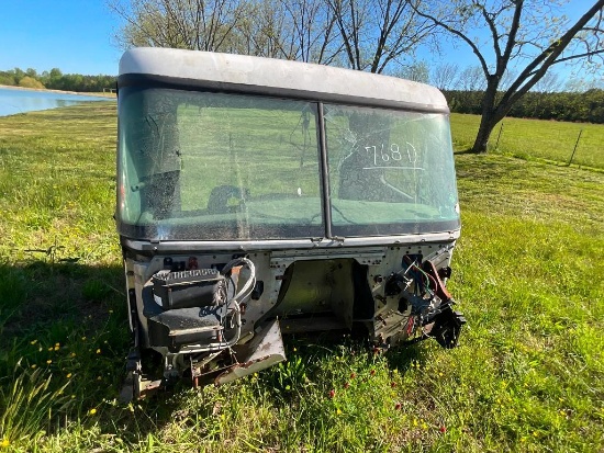 FREIGHTLINER DRY CAB **PARTS ONLY**