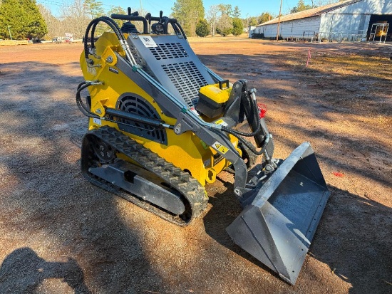 UNUSED LANDHONOR MINI SKID STEER LOADER (MODEL LHR-T460K1, 23HP GAS ENGINE, AUXILLARY HYDRAULICS)