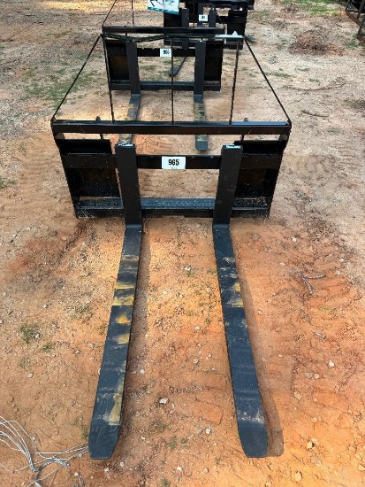 UNUSED AGT 48 INCH SKID STEER PALLET FORK ATTACHMENT **TOP BAR BENT ON MAST**
