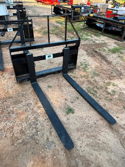 UNUSED AGT 48 INCH SKID STEER PALLET FORK ATTACHMENT