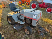 CRAFTMAN GT18 6 SPEED YARD TRACTOR (**NEEDS SOENOID SWITCH & BATTERY CHARGED, NEEDS DECK BELT**,
