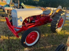 FORD 9N TRACTOR (GAS, RUNS, 3PT LIFT IS STUCK) R1