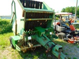 John Deere 510 Round Hay Roller