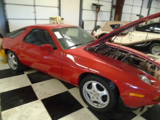 **Absolute** 1984 Porsche 928 Coupe