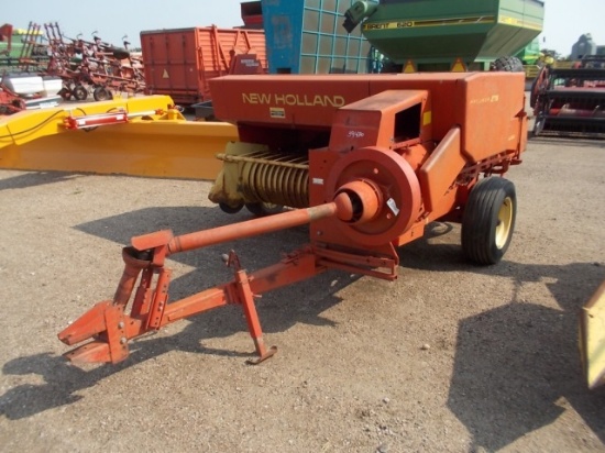 New Holland 276 Baler