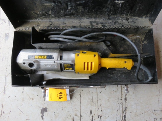 DEWALT 120V RIGHT ANGLE DRILL W/CASE