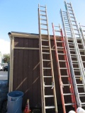 30' FIBERGLASS LADDER