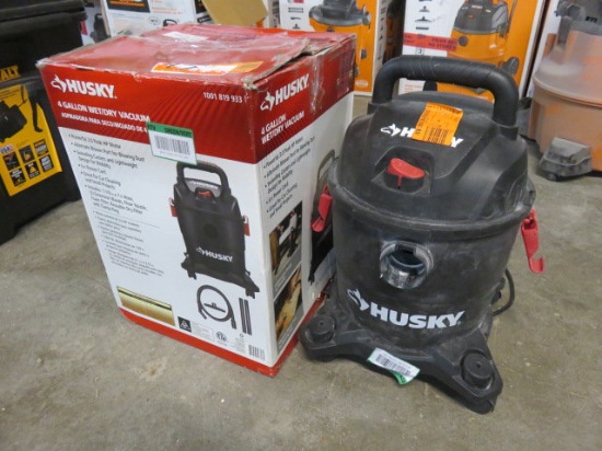 LOT OF 2 HUSKY 4 GALLON SHOP VACS