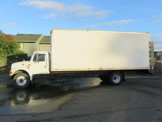 2000 INTERNATIONAL 4700 24' BOX TRUCK