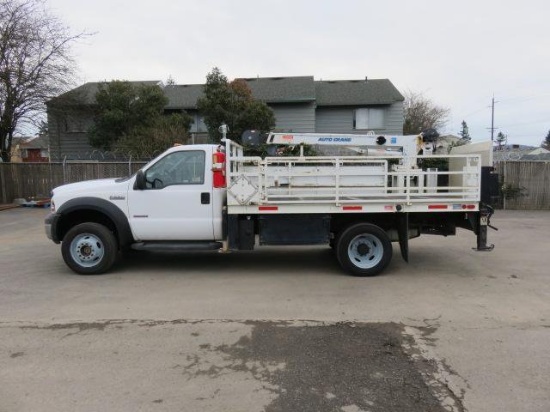 2006 FORD F550 FLATBED UTILITY SERVICE TRUCK W/ CRANE